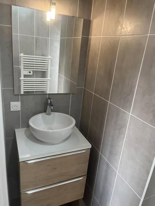 Verdi Studio Cosy Au Calme Parking Gratuit Chasse-sur-Rhône Exterior foto